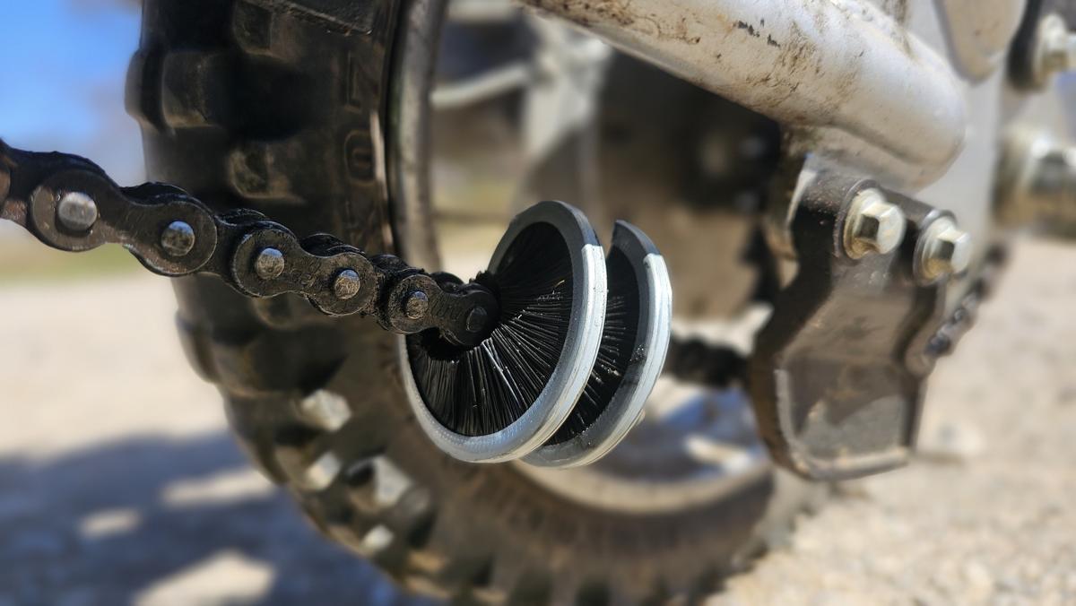 CC360 bristles against a chain